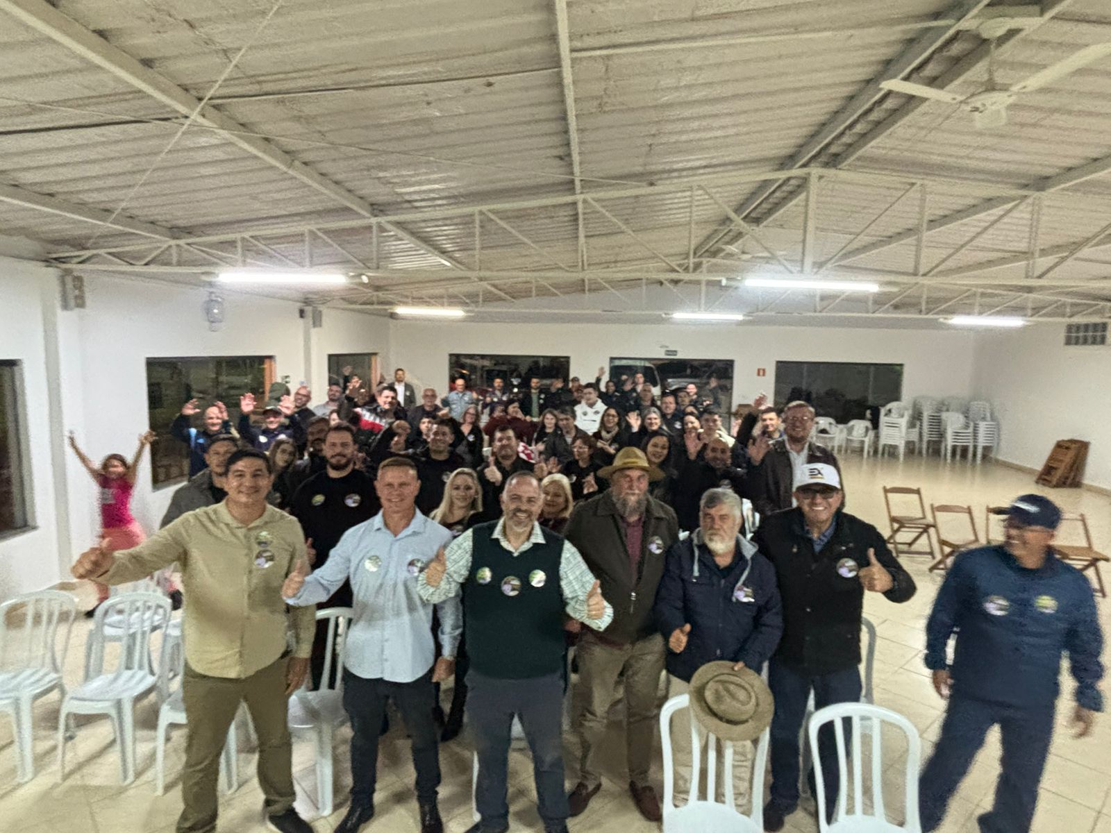 Rangel com apoiadores em reunião comunitária no Paraná